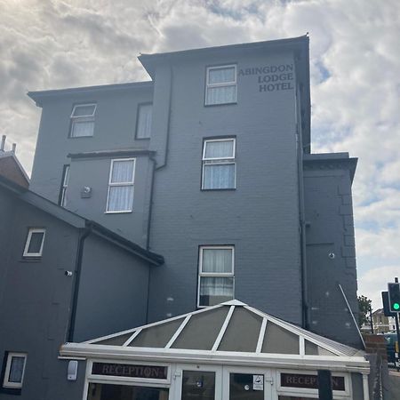 Abingdon Lodge & Suit Райд Екстериор снимка