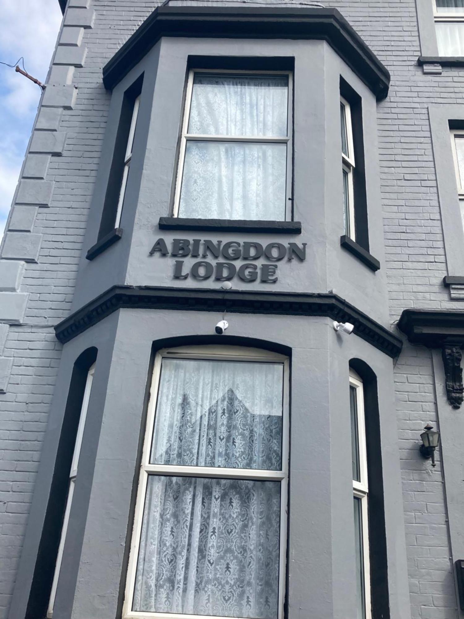 Abingdon Lodge & Suit Райд Екстериор снимка